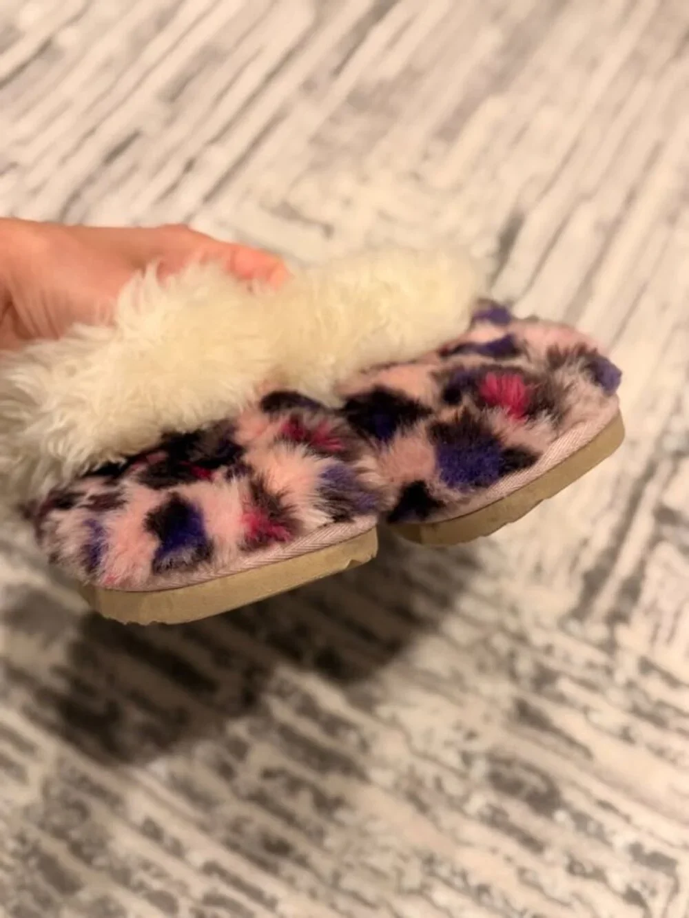 UGG girls youth Size 4 S/N 1103587K Leopard Print Slippers
